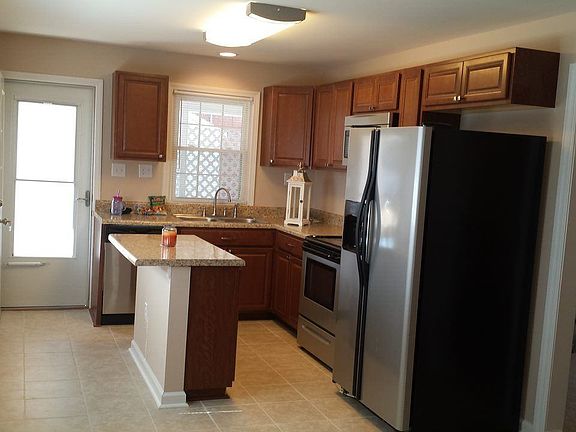 2nd image of 1106 E 9th St