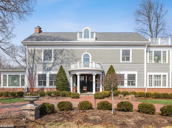 525 W Lincoln Ave, Wheaton, IL 60187