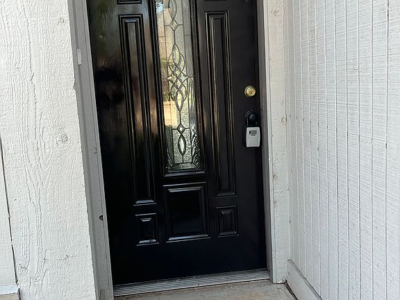 2nd image of 3212 Meadow Ave APT 22