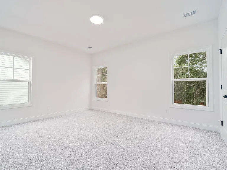 860 Tripe St — Photo 11