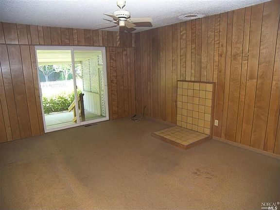 4th image of 929 Manor Dr