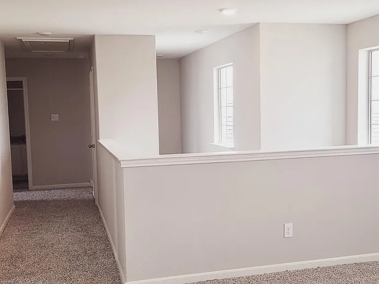 1912 Liam Dr — Photo 8