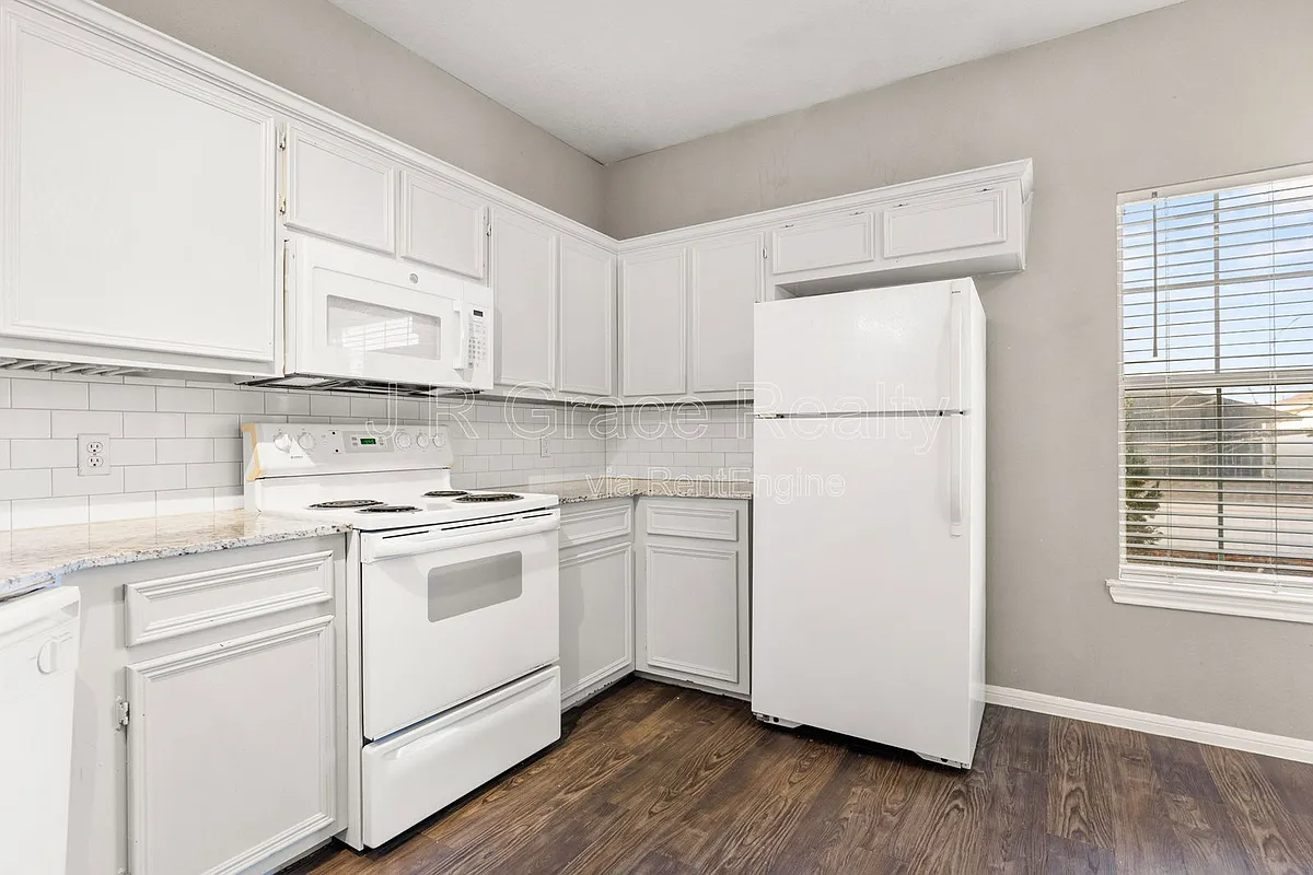 Building Photo - 1521 Bagby Ave #I