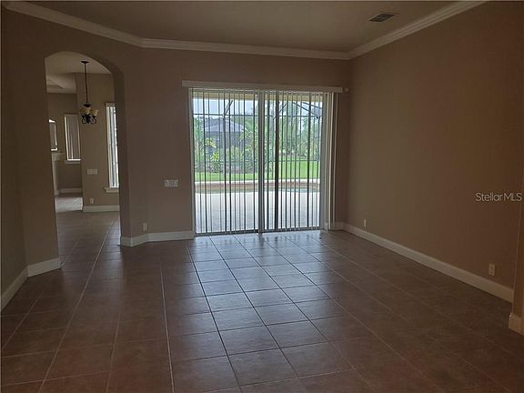 4th image of 804 Whisper Woods Dr