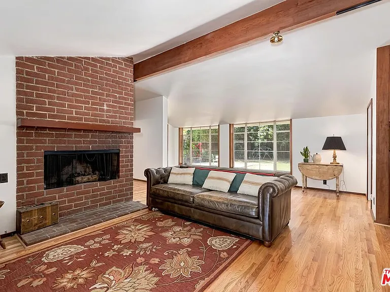 515 N Kenter Ave — Photo 3
