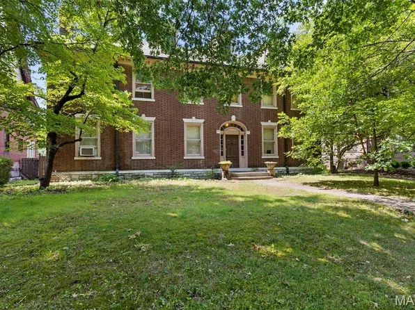 34 Waterman Pl, Saint Louis, MO 63112