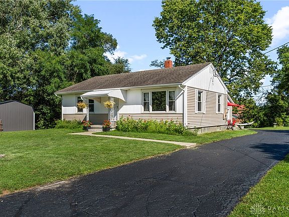 2nd image of 668 Dayton Rd