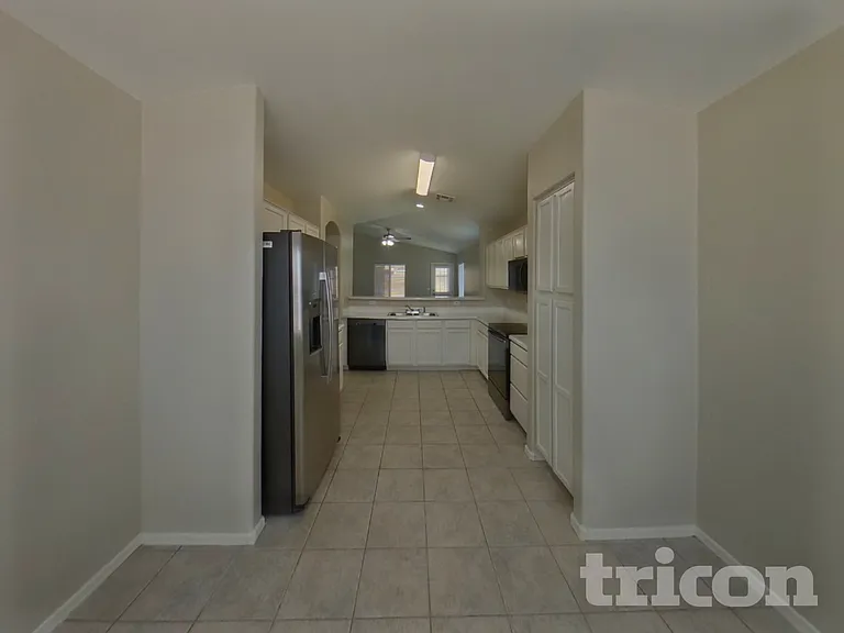 9002 W Palm Ln — Photo 4