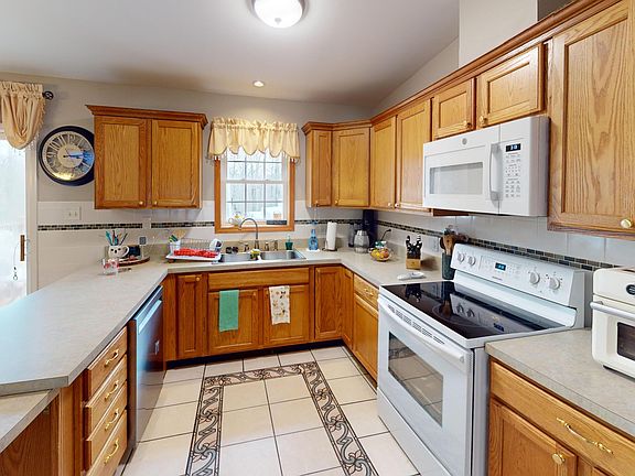 4th image of 124 Cowberry Ln