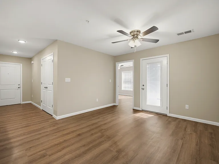 2319 Lantern Ridge Dr — Photo 7