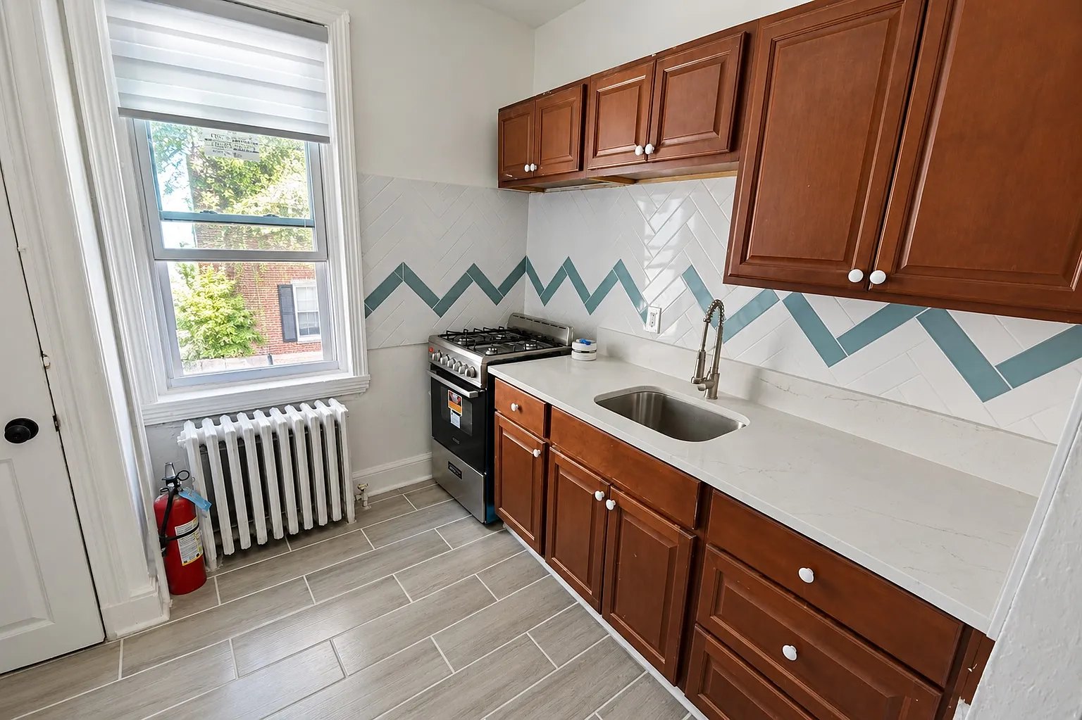 3 bed, $2,125 — Photo 3