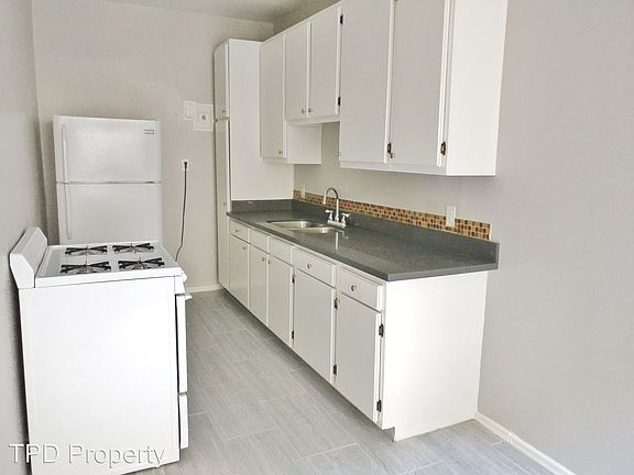 3rd image of 425 S Detroit St APT 103