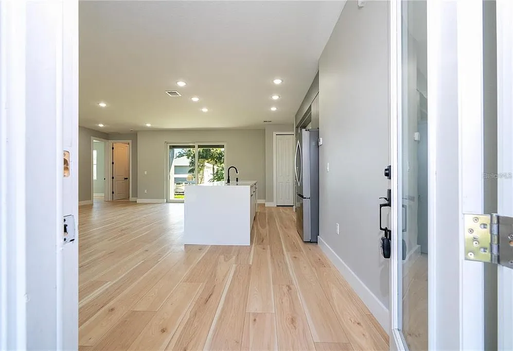 4 bed, 3.0 bath, 1795 sqft, $2,200 — Photo 3