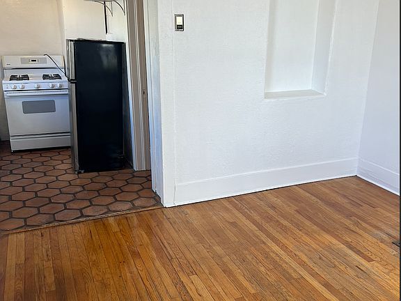 3rd image of 307 Cornell Dr SE APT 2