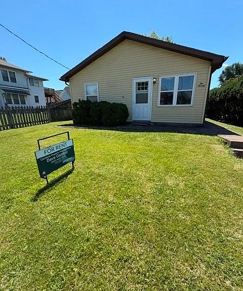 220 E Market St — Photo 29