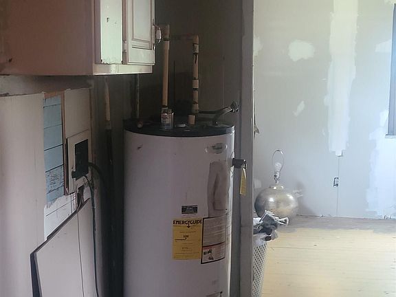 3rd image of 921 N 8th Ave