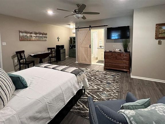 3rd image of 4406A Benning Dr