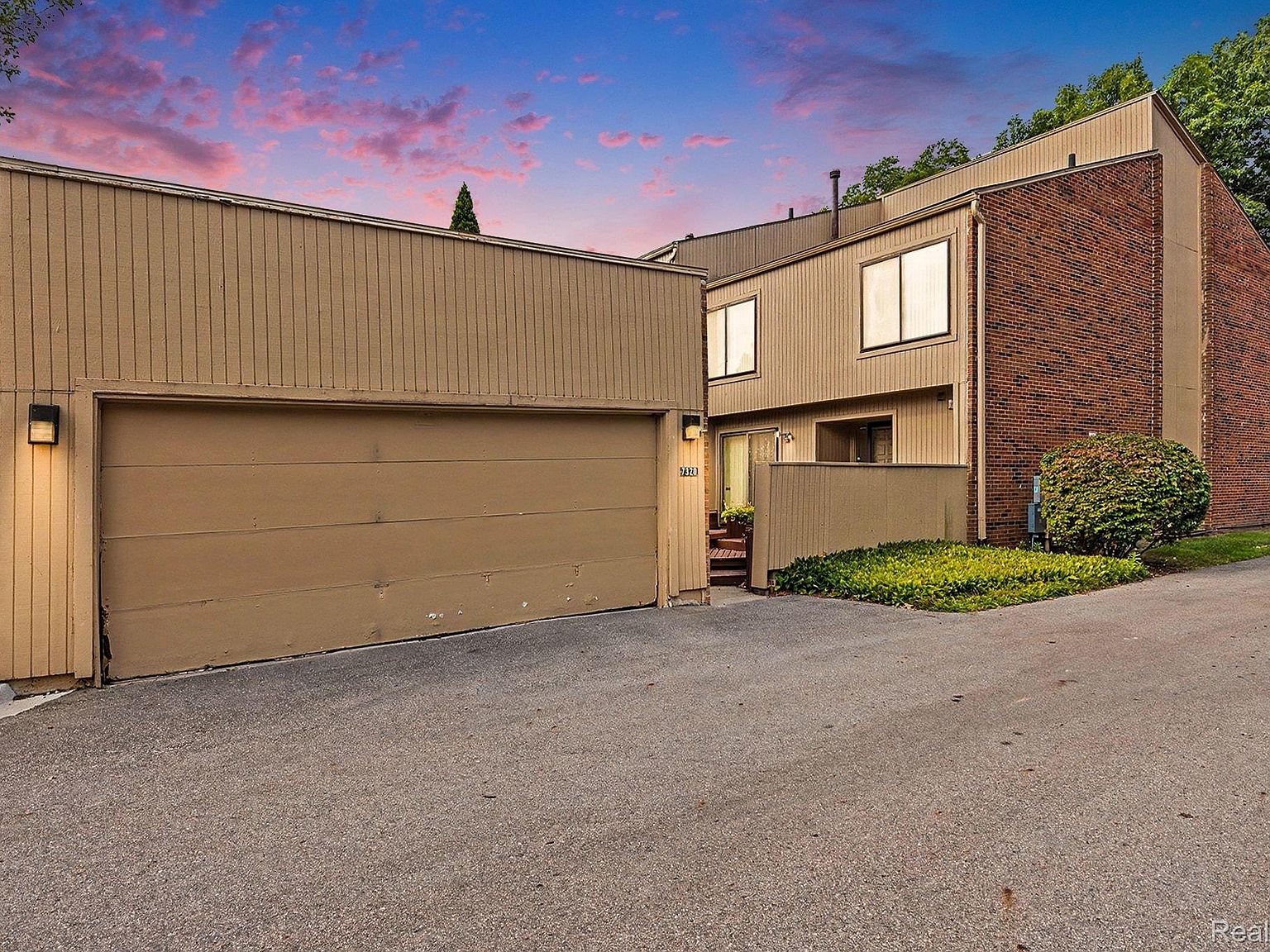7320 Balsam Ct, West Bloomfield, MI 48322