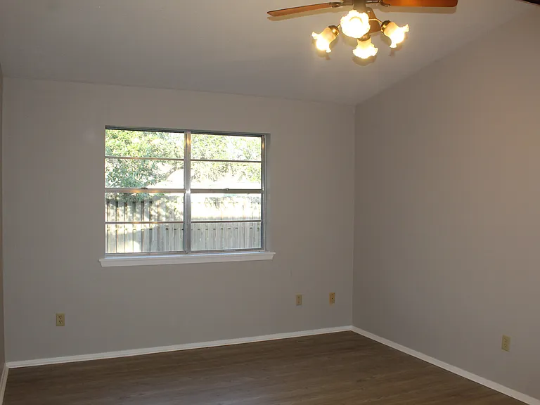 1414 N Live Oak St — Photo 26