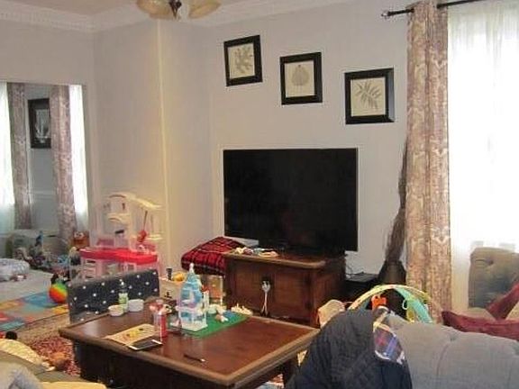 5th image of 47 Riverview Ave