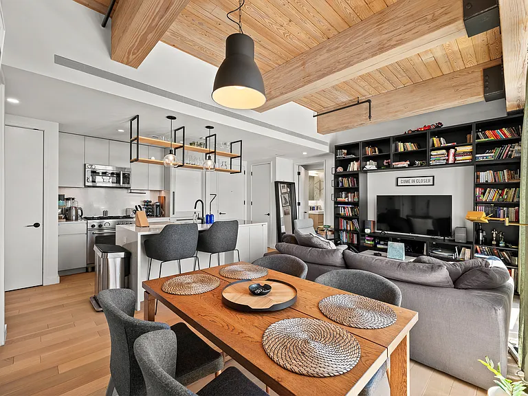 710 Metropolitan Ave #PHC — Photo 6