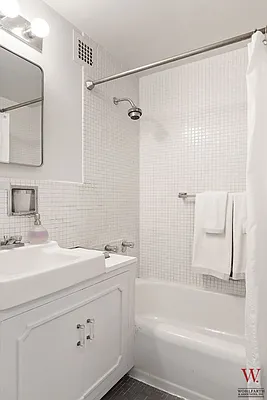 Sold by Wohlfarth & Associates Inc | media 21