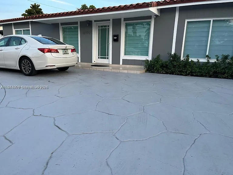 12770 SW 18th St — Photo 6