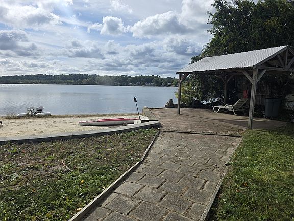 2nd image of 9 Sheila Rd