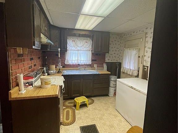 4th image of 3280 Oak St