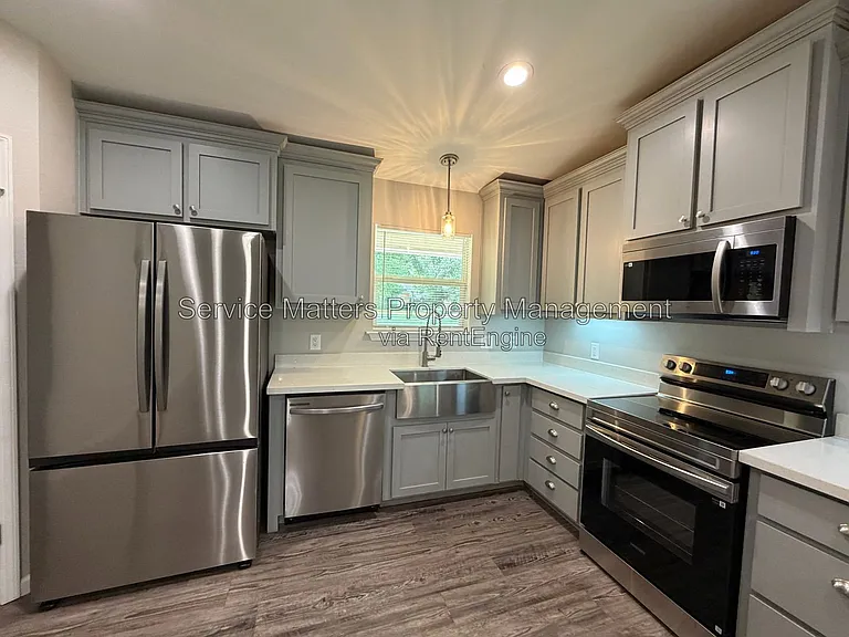 5553 Riviera Dr — Photo 11