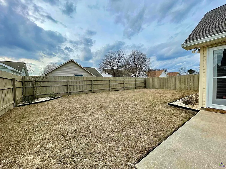 321 Deerfield Cir — Photo 25