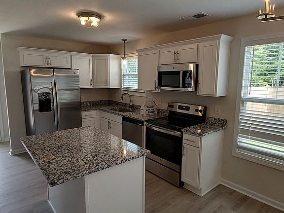 3rd image of 276 Quarry Overlook Way