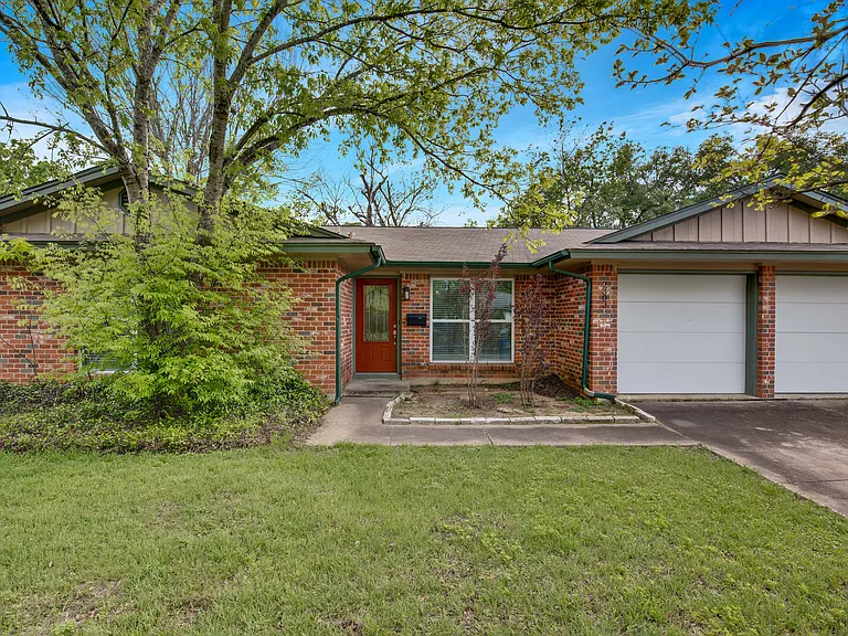 2303 Southern Oaks Dr — Photo 25