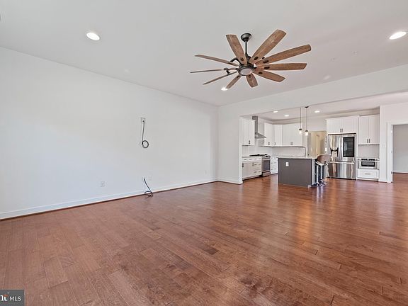5th image of 4812 Village Walk