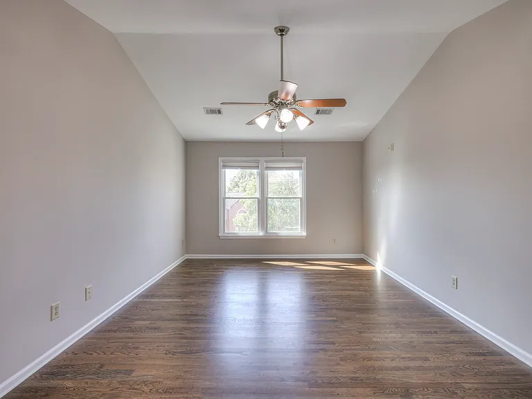 1300 Buckingham Cir — Photo 8