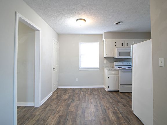 5th image of 404-09 Thompsonville Ln