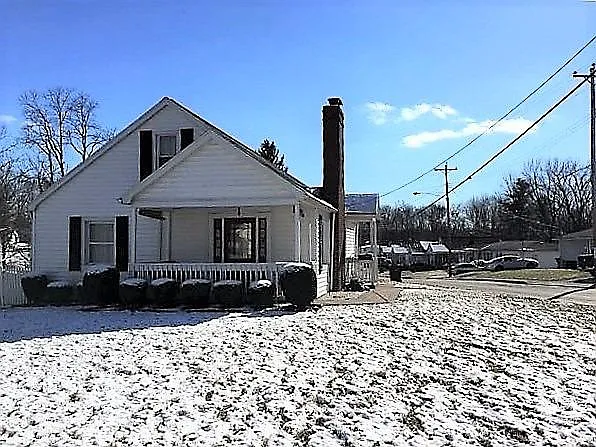 100 Houston Ave photo 1
