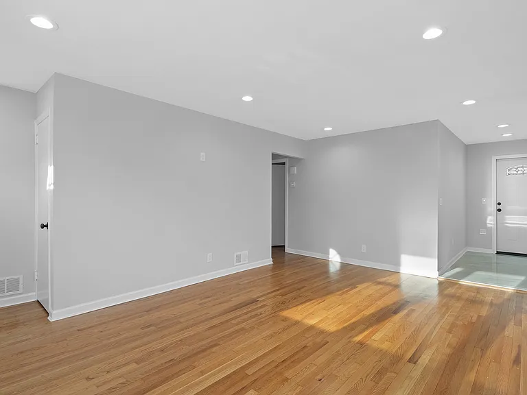 26 Kipling Ave — Photo 7