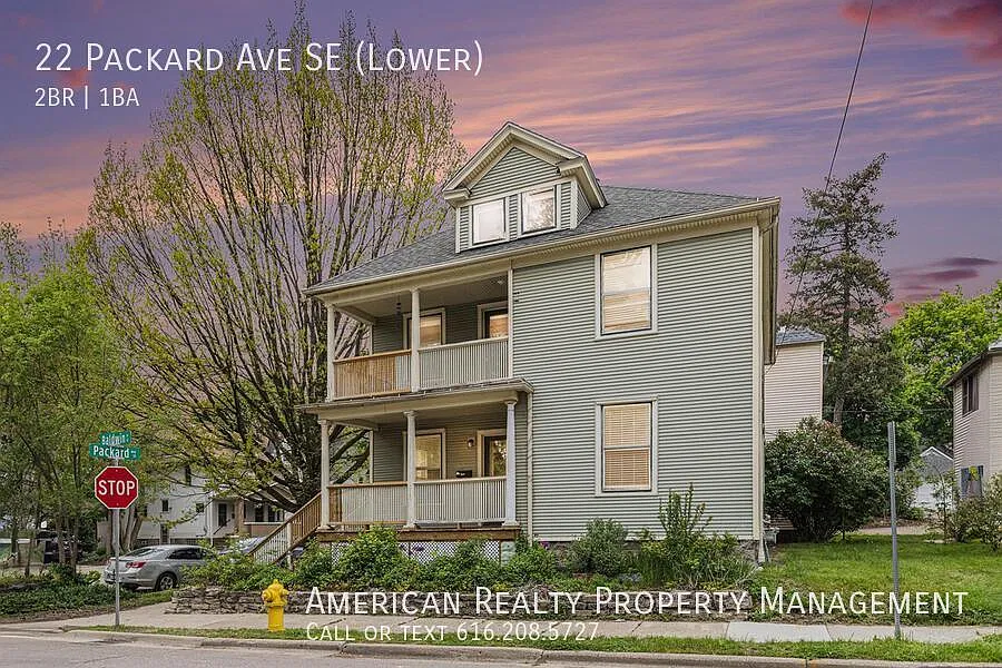 22 Packard Ave SE