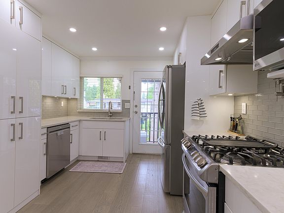 4th image of 1543 Chadwick Ave