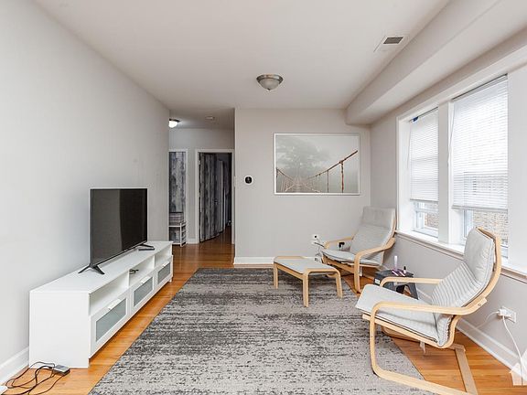 4th image of 1407 W North Shore Ave #2C