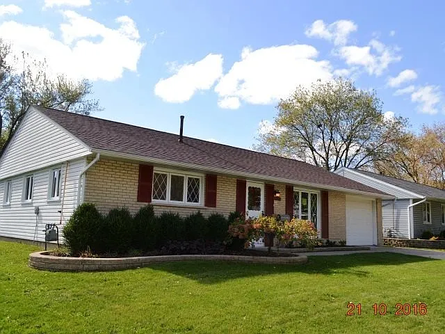 1010 Meadow Ln photo 1