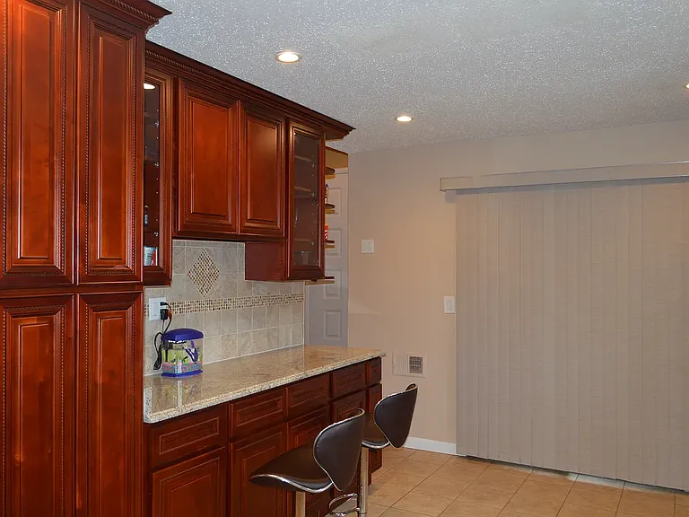 410 Westgate Dr #410 — Photo 5