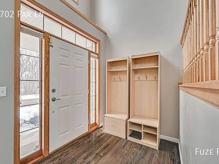 1702 Par Ln — Photo 2