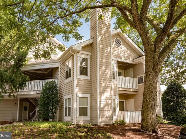 6011 Rosebud Ln APT 203, Centreville, VA 20121