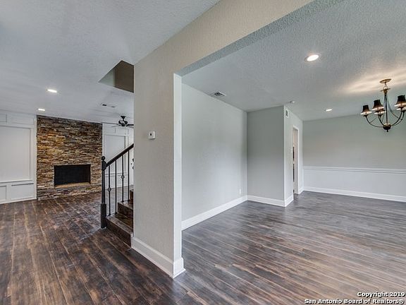 5th image of 13702 Scarsdale St