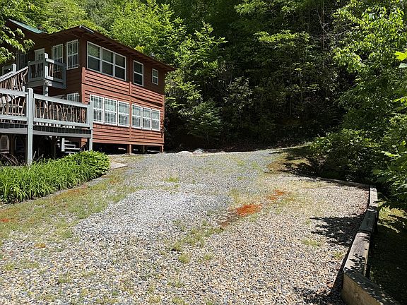 4th image of 340 Locust Cove Rd