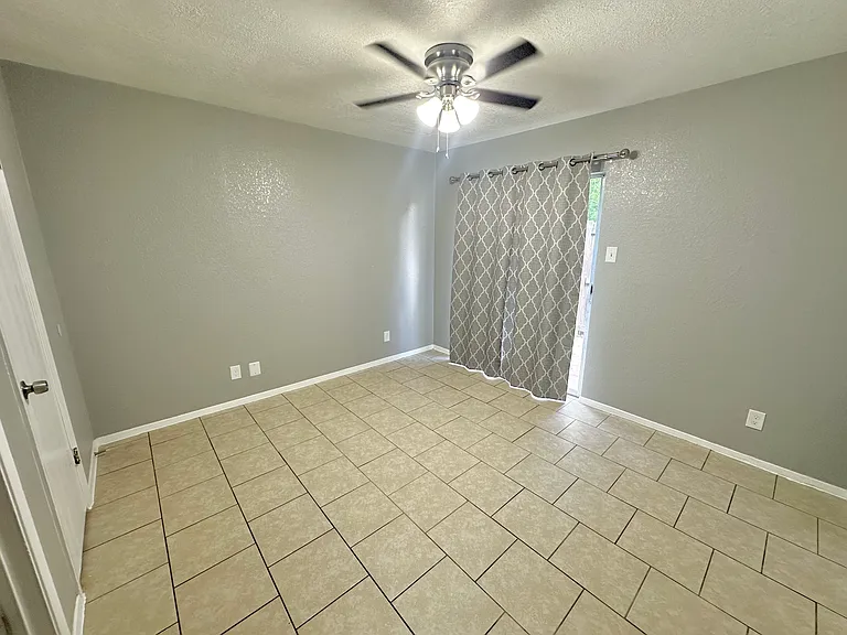 2107 Hinkle Ave #C — Photo 4