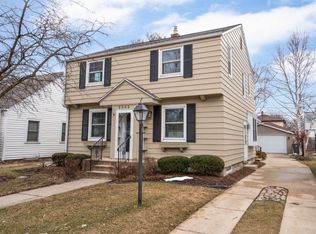 5342 N Bay Ridge Ave, Whitefish Bay, WI 53217