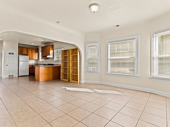 5th image of 518 W Macarthur Blvd APT C